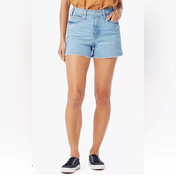 Levi's Pants - Levi’s Signature Light Wash High Rise Denim Shorts Womens Size 14/32 (501)